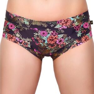 Cleo the hurracaine hot pants  Floral
